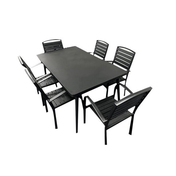 Set composto da tavolo da pranzo da esterno nero e poltrona con braccioli a doghe