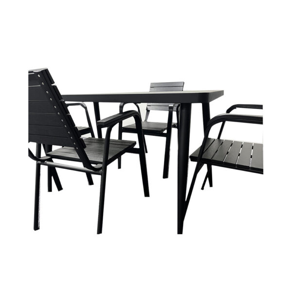 Set composto da tavolo da pranzo da esterno nero e poltrona con braccioli a doghe