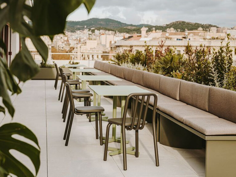 Arredi per terrazze di coworking: progettazione di uno spazio di lavoro all’aperto – Serie 5 Arredi per terrazze di coworking