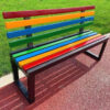 Banco de parque para exterior com ripas multicoloridas
