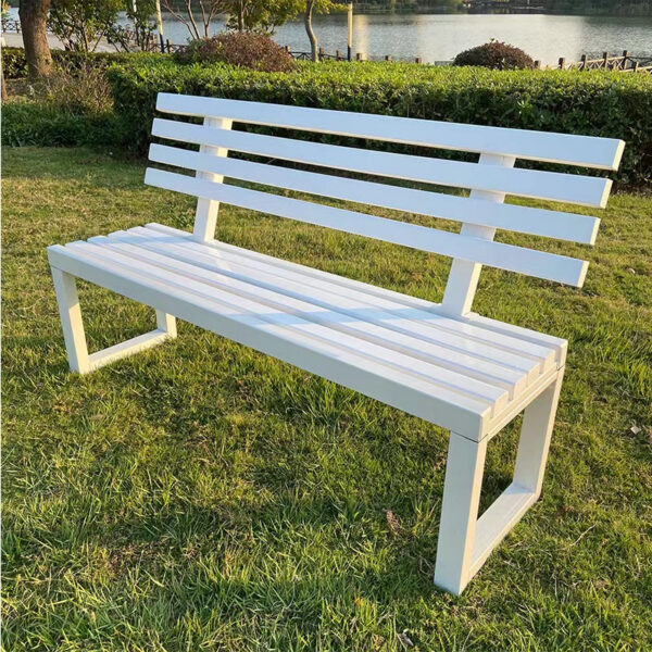 Banco de parque para exterior com ripas multicoloridas