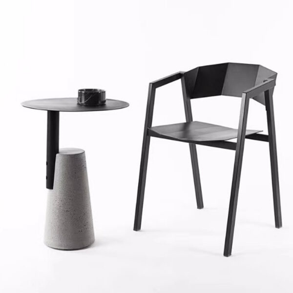 Table d'appoint ronde à pied effilé, destinée à la vente en gros Table d'appoint ronde à pied effilé, destinée à la vente en gros