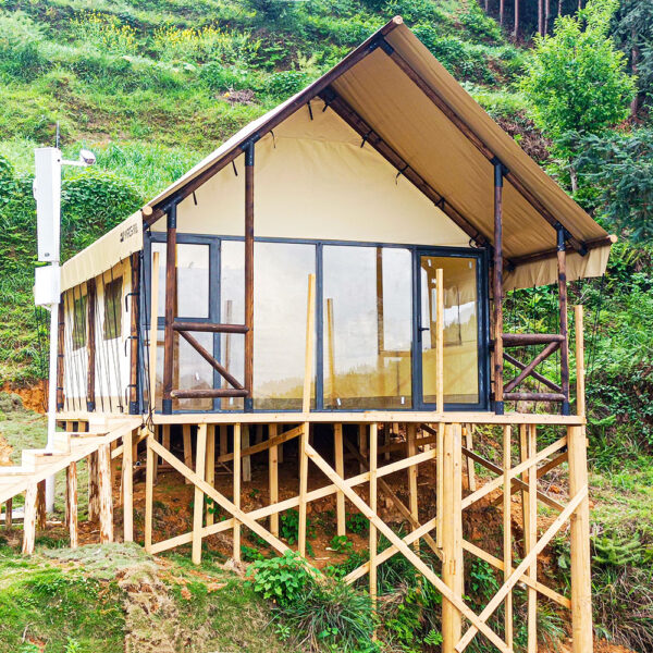 Tente de glamping « Safari » avec véranda couverte pour les acheteurs professionnels Tente de glamping « Safari » avec véranda couverte pour les acheteurs professionnels